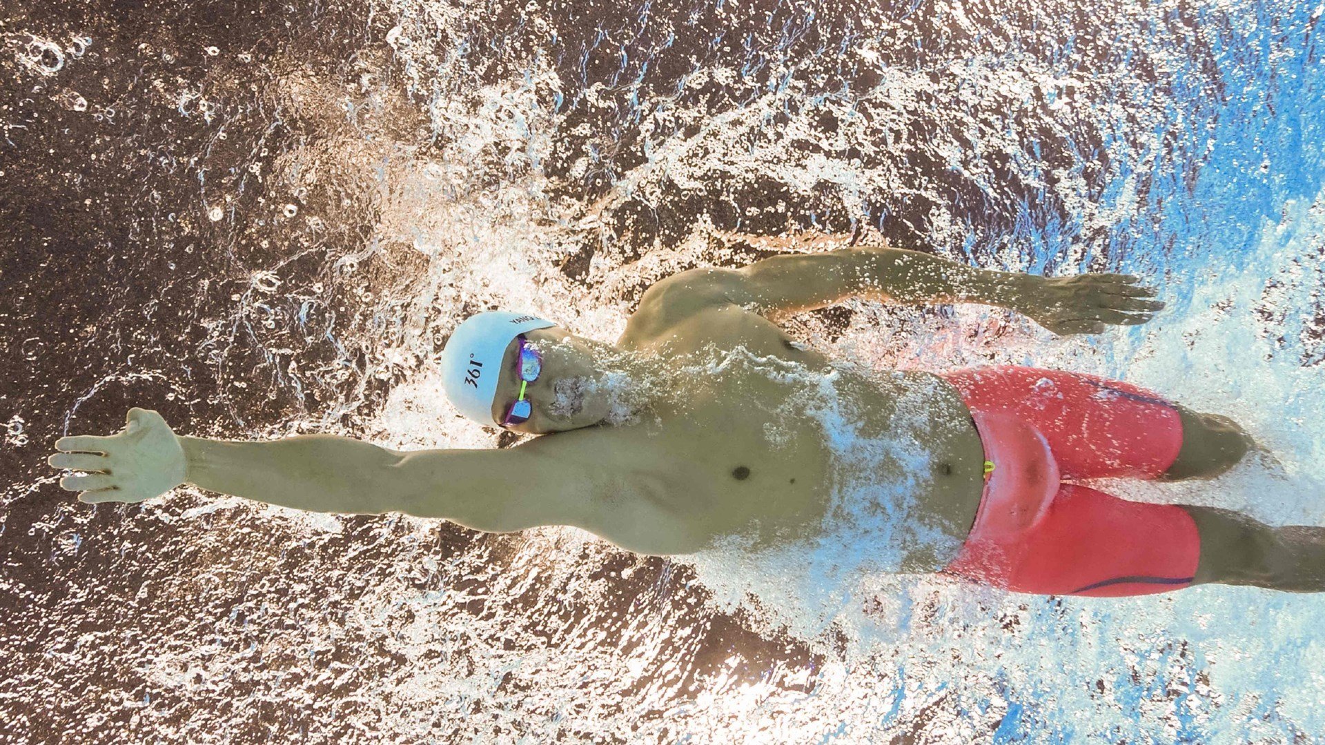 开云官方平台-双面绞杀，梅赛德斯战术完胜阿斯顿马丁，诺里斯上演极致个人秀